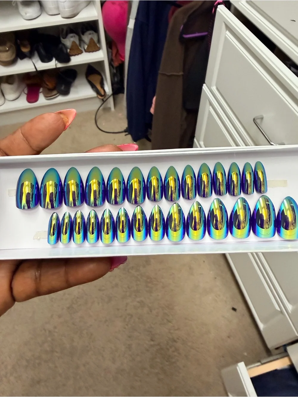 Iridescent Blue-Green Press-On Nails Set